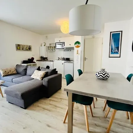 Bright Of 46 M2 Located In Apartment La Rochelle (Charente-Maritime)